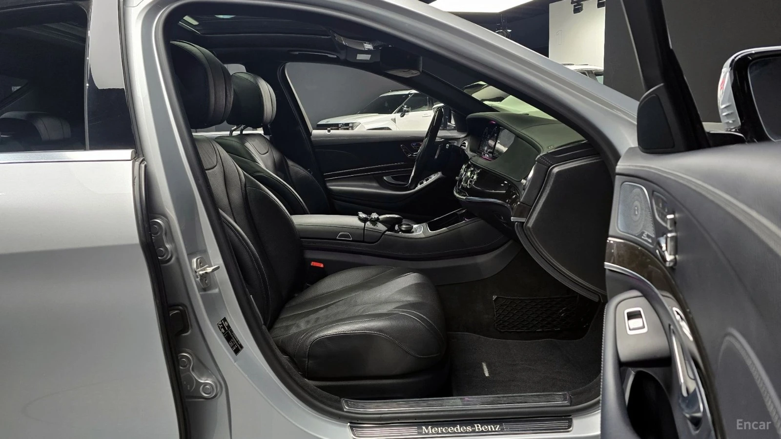 Mercedes-Benz S 350 D* 4MATIC* КОЖА* ПОДГРЕВ* ОБДУХВ* BURMASTER* PANO*, снимка 11 - Автомобили и джипове - 55666954