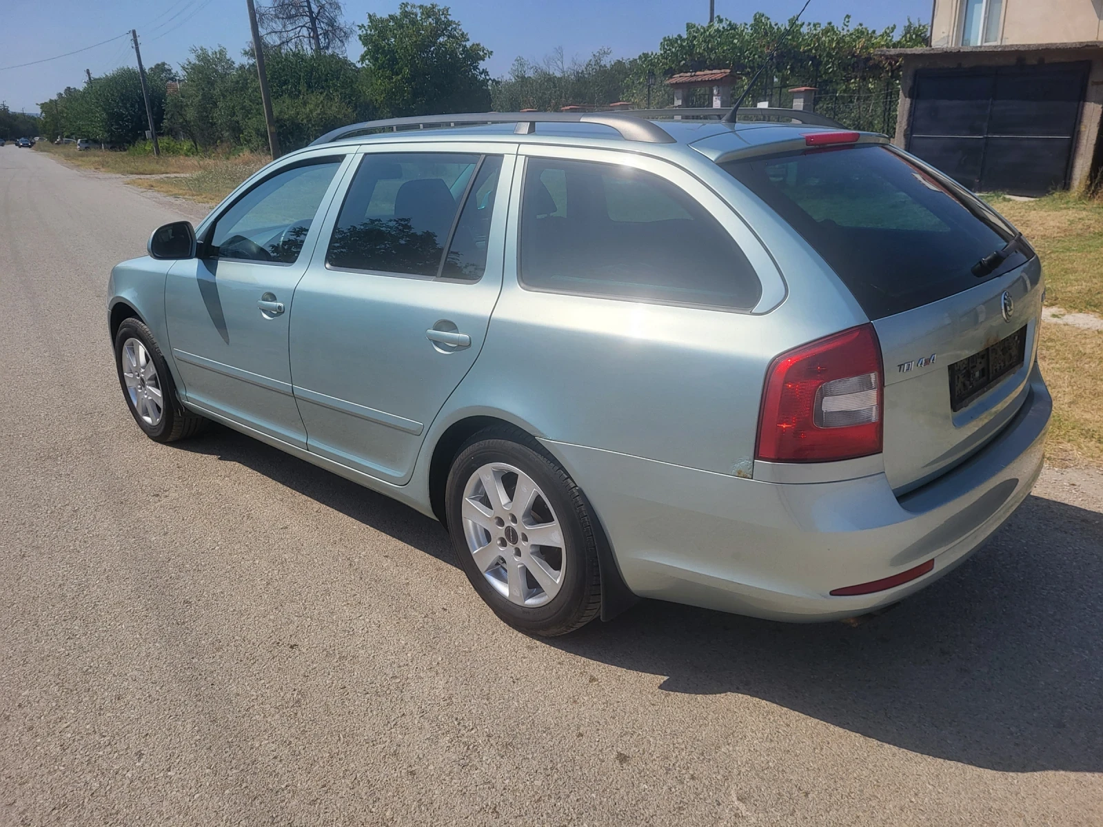 Skoda Octavia 1.6 tdi 4x4, снимка 6 - Автомобили и джипове - 55804949