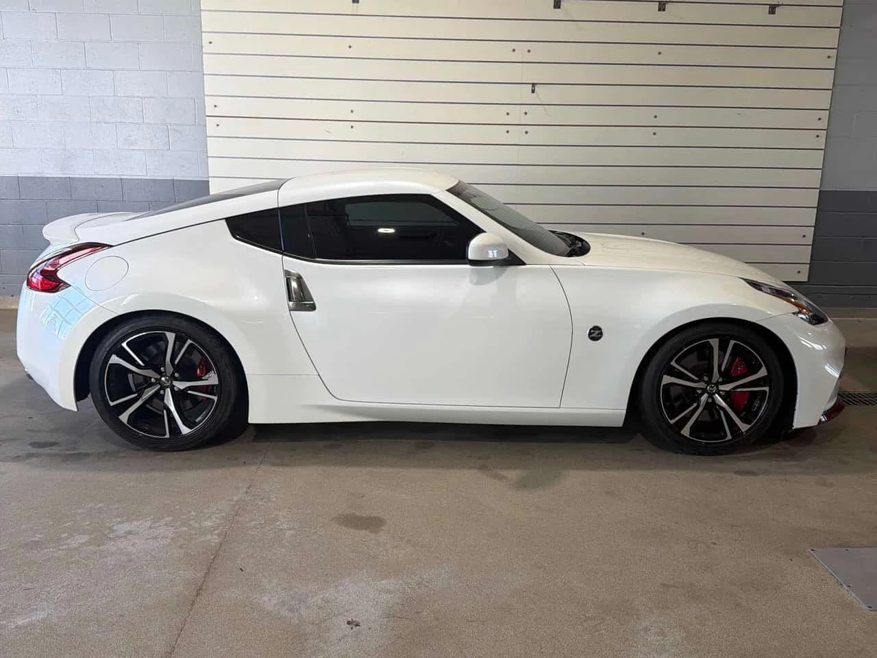 Nissan 370Z * Sport Manual * АВТОКРЕДИТ БЕЗ ПЪРВОНАЧАЛНА* , снимка 3 - Автомобили и джипове - 56207651