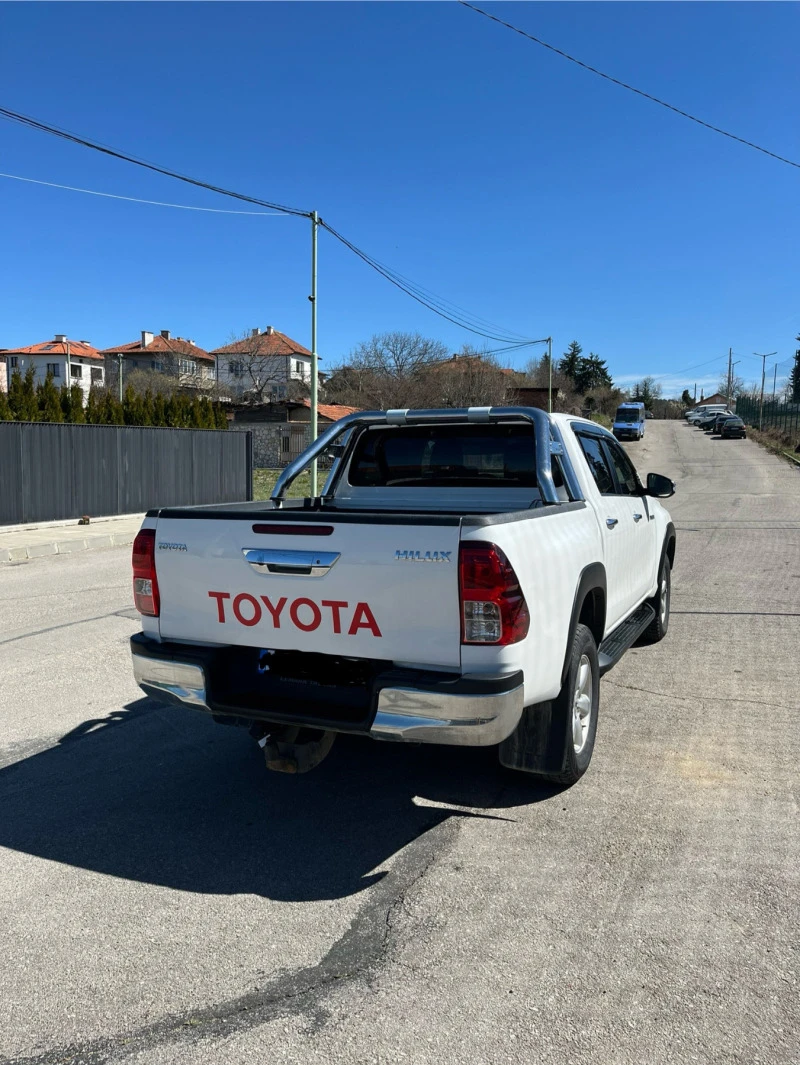 Toyota Hilux 2.4 TDI, снимка 1 - Автомобили и джипове - 47868200