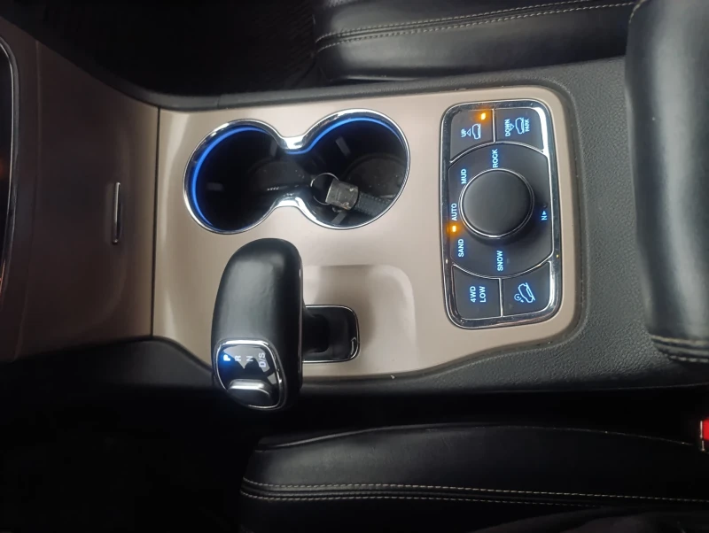 Jeep Grand cherokee 3.0 CRDI, снимка 10 - Автомобили и джипове - 52586482