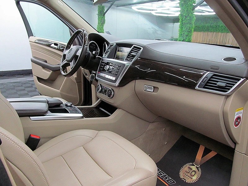 Mercedes-Benz ML 350 AMG line/ПОДГРЕВ ОБДУХВАНЕ СОБСТВЕН ЛИЗИНГ, снимка 12 - Автомобили и джипове - 53229853