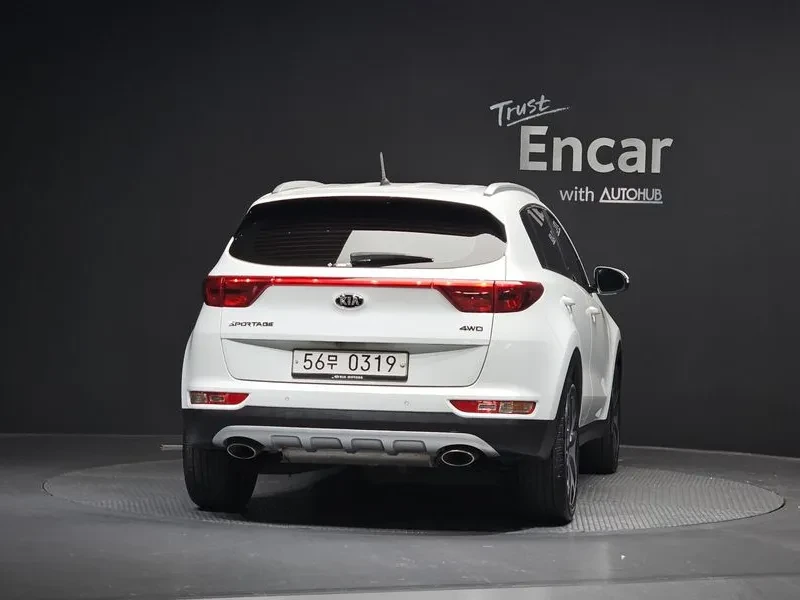 Kia Sportage 2.0 CRDi 4WD, снимка 4 - Автомобили и джипове - 54275012