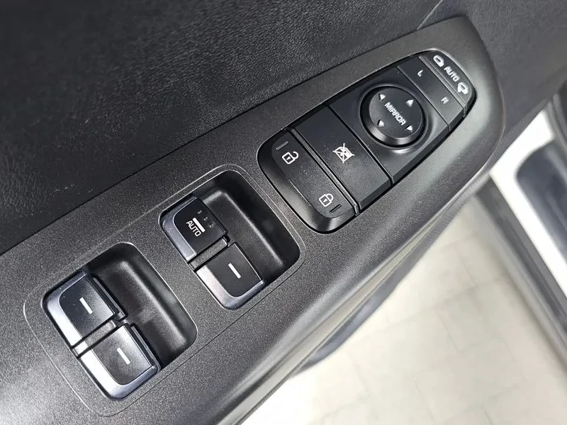 Kia Sportage 2.0 CRDi 4WD, снимка 15 - Автомобили и джипове - 54275012