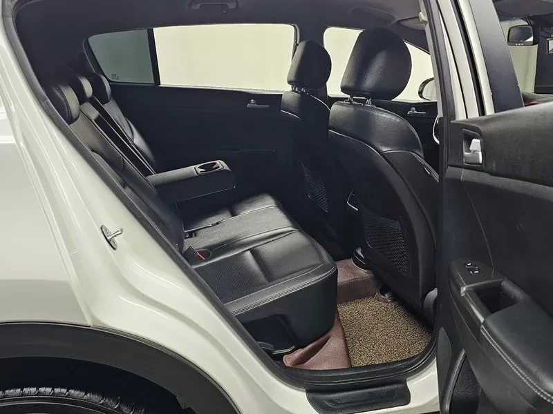 Kia Sportage 2.0 CRDi 4WD, снимка 12 - Автомобили и джипове - 54275012