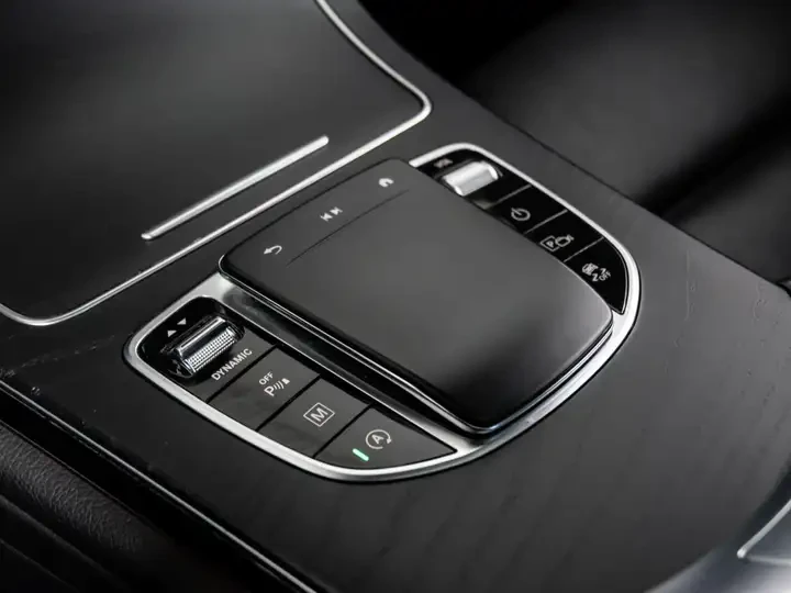 Mercedes-Benz GLC 300 4MATIC Coupe/LOADED/CARFAX, снимка 13 - Автомобили и джипове - 55101478