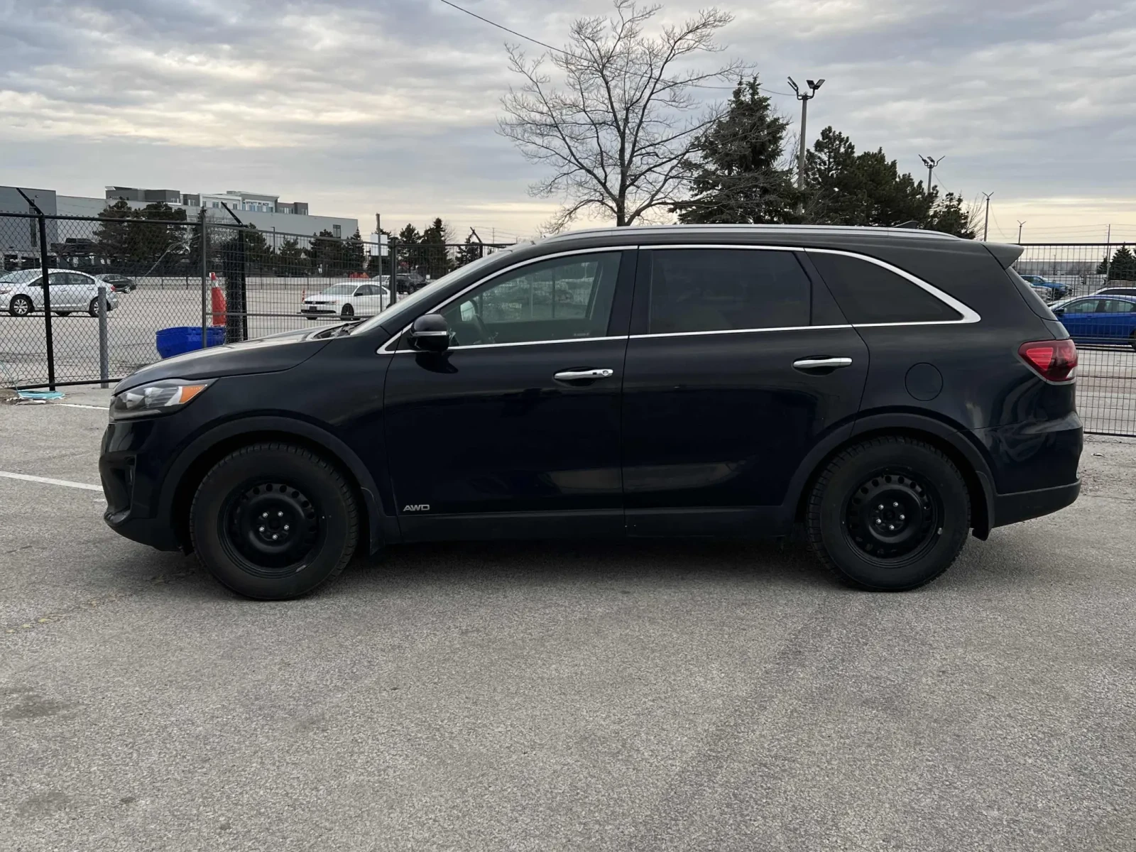 Kia Sorento LX FWD * * CARFAX * * АВТО КРЕДИТ * * , снимка 3 - Автомобили и джипове - 54197333