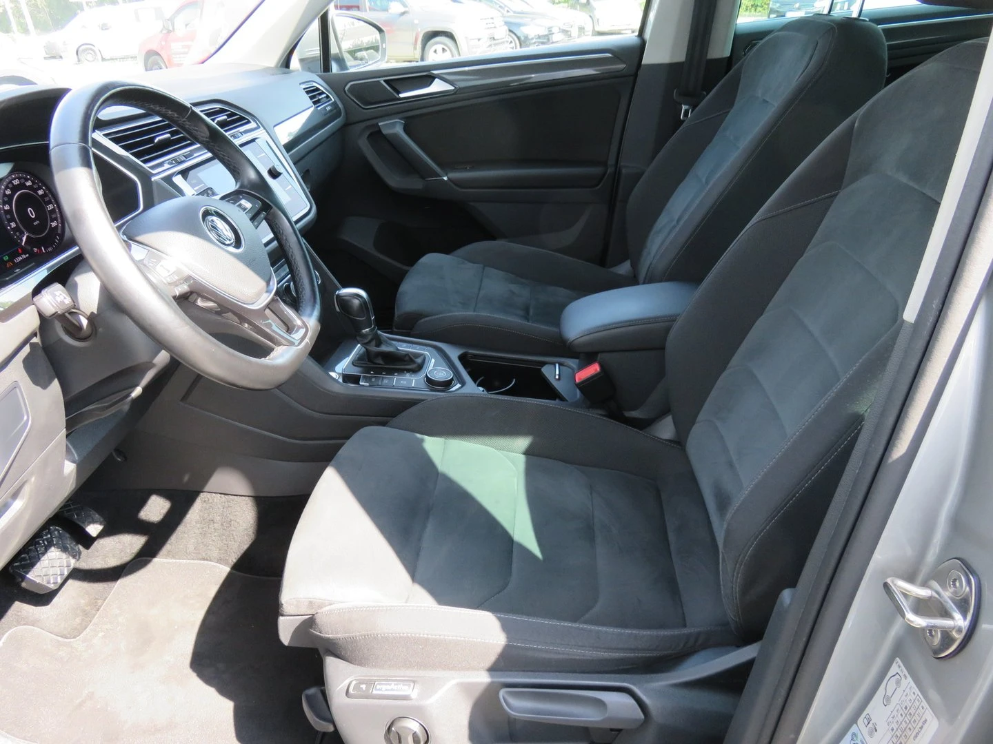 VW Tiguan, снимка 6 - Автомобили и джипове - 56420523