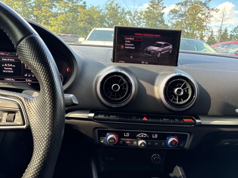 Audi A3 Technik* S-line* Пано* Подгрев, снимка 12 - Автомобили и джипове - 52317659