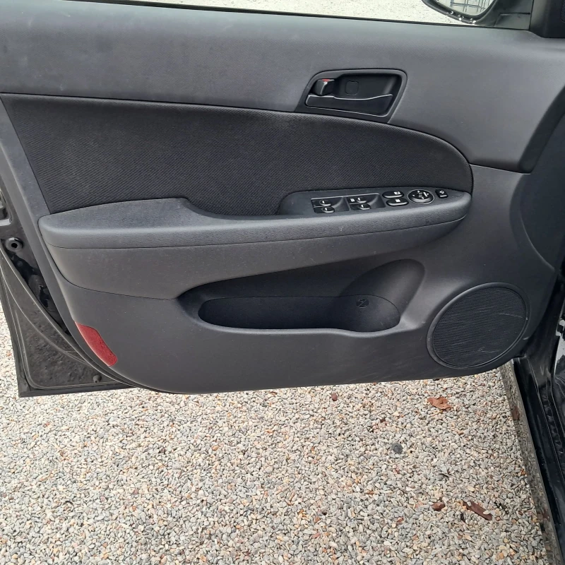 Hyundai I30 1.4I, снимка 7 - Автомобили и джипове - 52329235