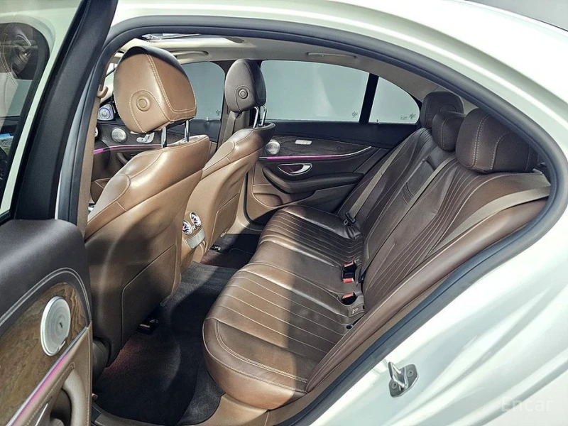 Mercedes-Benz E 220, снимка 9 - Автомобили и джипове - 52992309