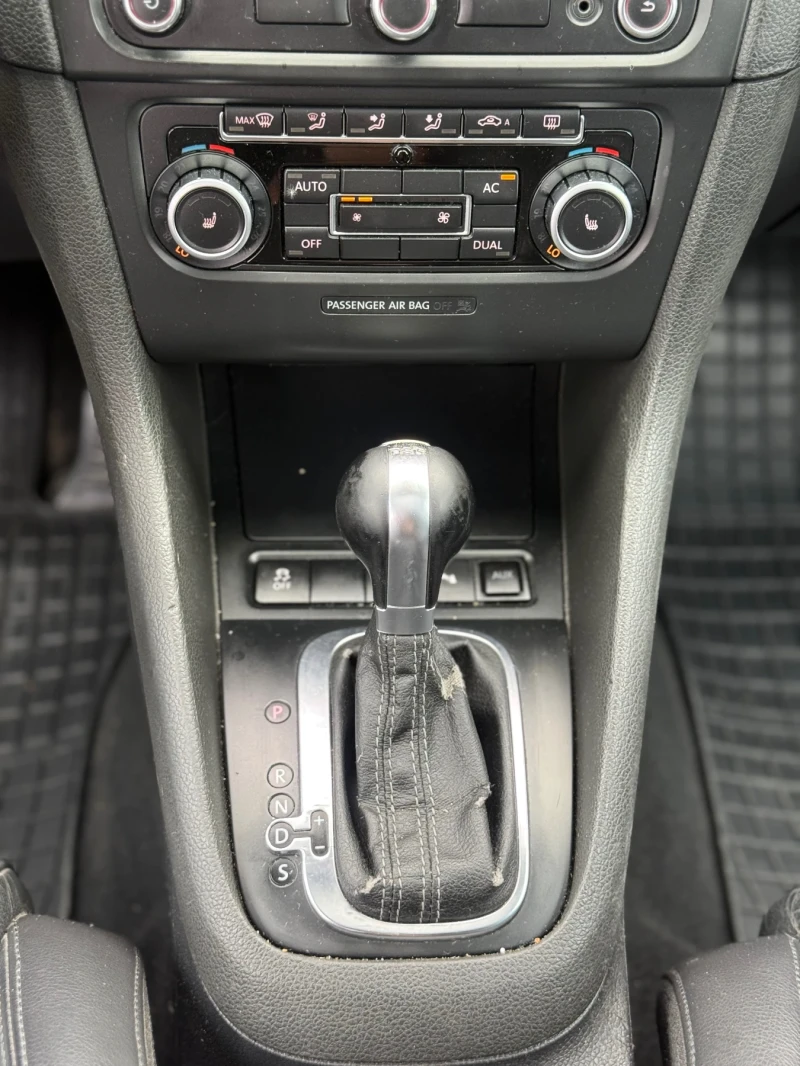 VW Golf, снимка 11 - Автомобили и джипове - 53193260