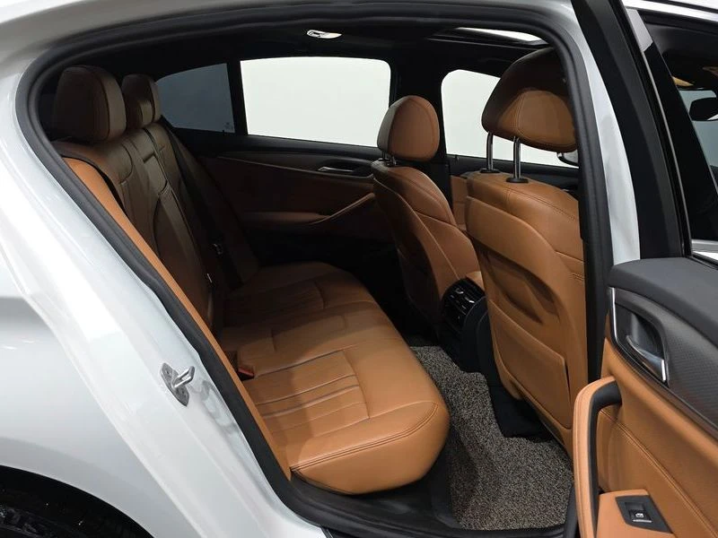 BMW 530 530i xDrive M Sport Package| 252к.с., снимка 12 - Автомобили и джипове - 56118808