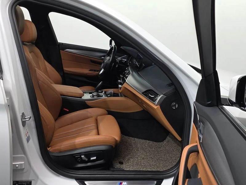BMW 530 530i xDrive M Sport Package| 252к.с., снимка 11 - Автомобили и джипове - 56118808