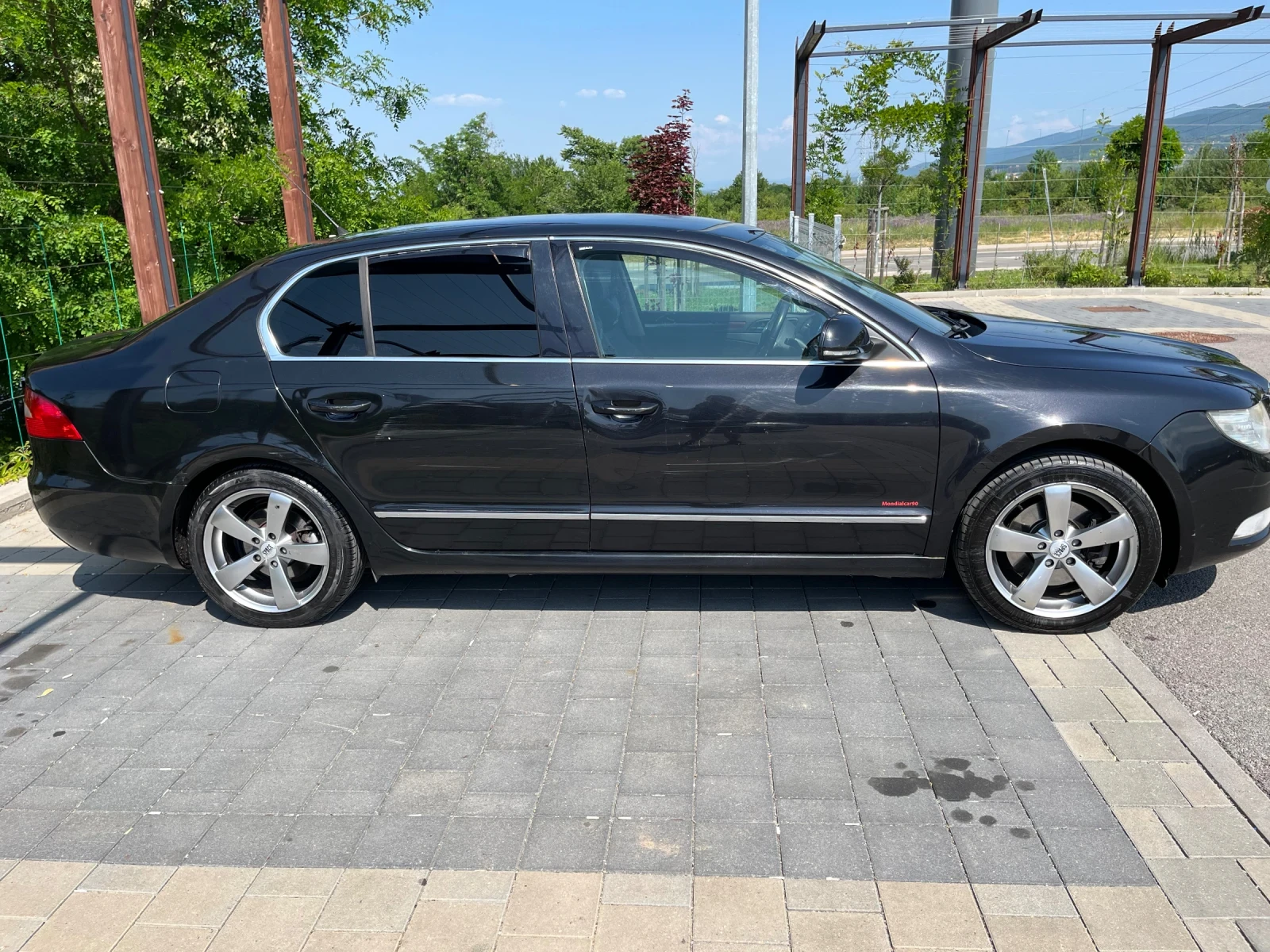 Skoda Superb 2.0 TDI 140 лв - изображение 3