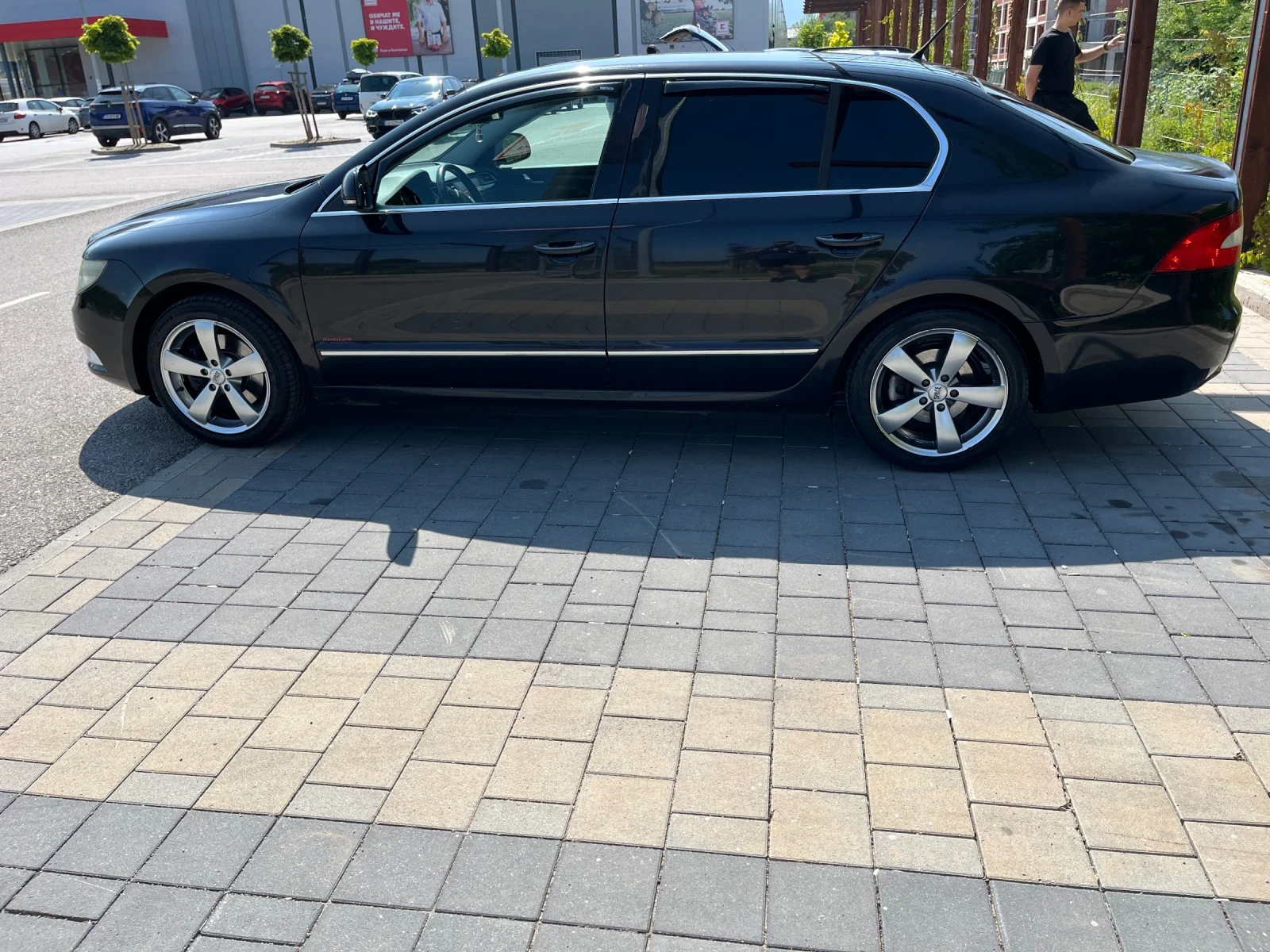 Skoda Superb 2.0 TDI 140 лв - изображение 5