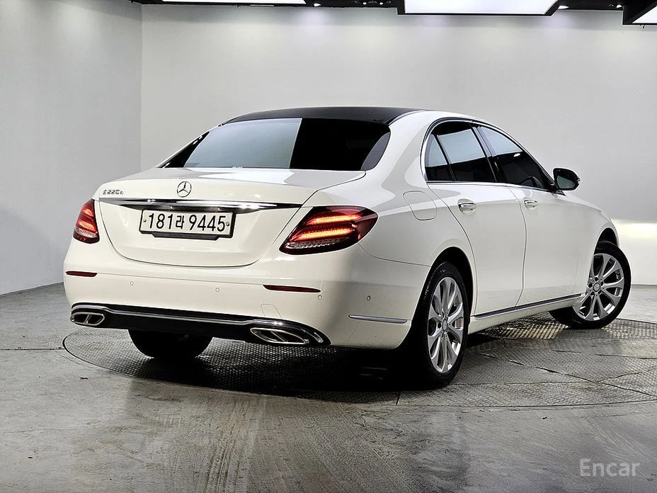 Mercedes-Benz E 220  - изображение 4