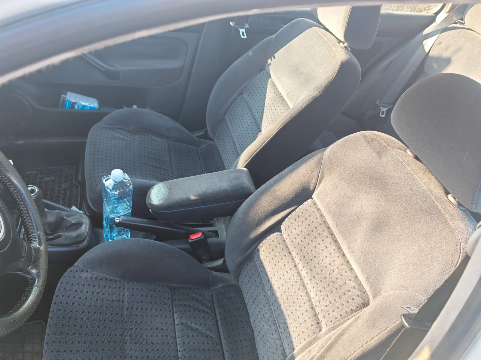 VW Golf 1.6, снимка 7 - Автомобили и джипове - 53736955