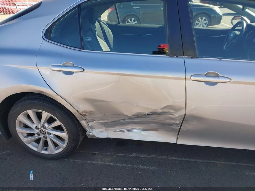 Toyota Camry 2.5l Le, снимка 6 - Автомобили и джипове - 53901743