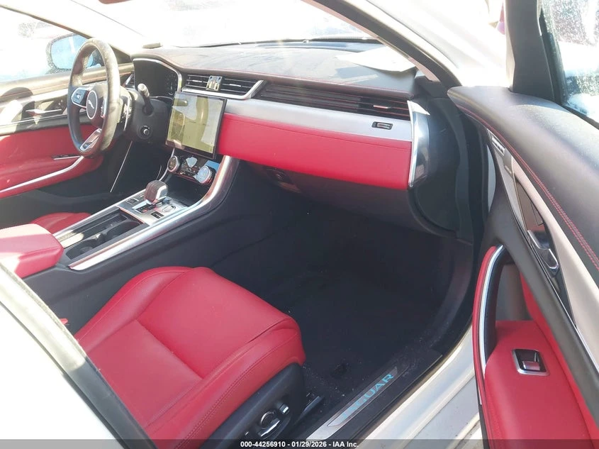 Jaguar Xf 2l R-Dynamic Se P300 Awd Automatic, снимка 5 - Автомобили и джипове - 53907258