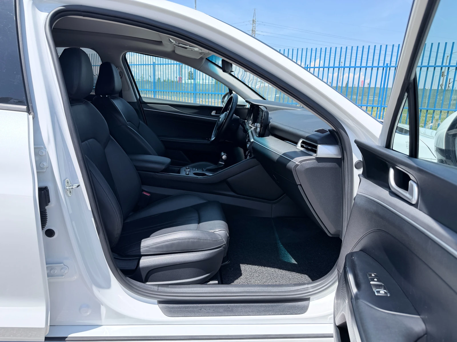 Kia K5 Гаранция до 2г., Автосервиз, Резервни части сигурн, снимка 7 - Автомобили и джипове - 54309403