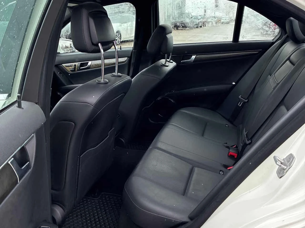 Mercedes-Benz C 300 * CARFAX * ЦЕНА ДО БГ, снимка 14 - Автомобили и джипове - 53990468