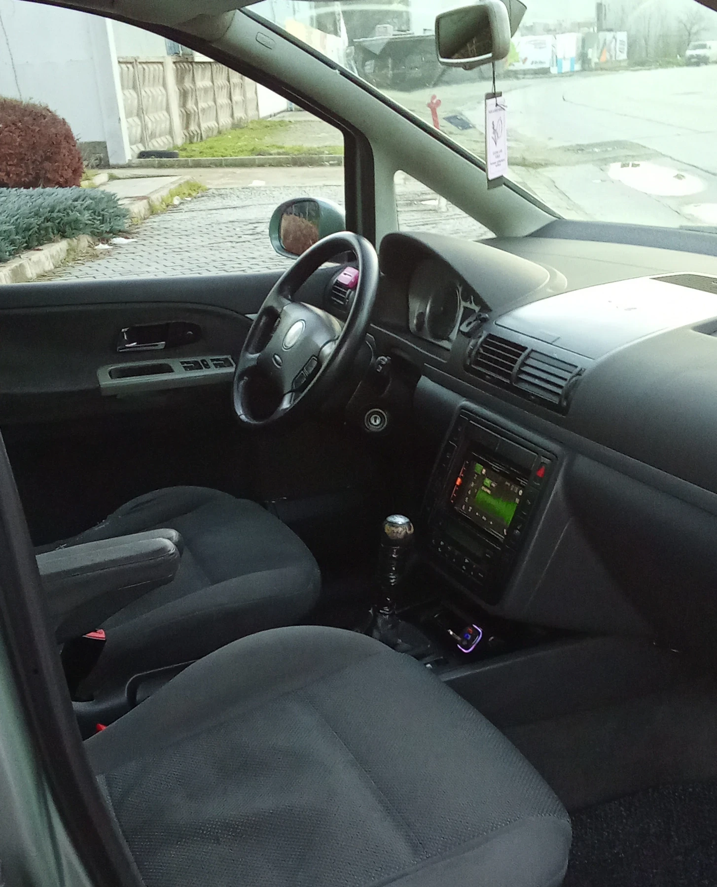 VW Sharan 1.9 Goal , снимка 4 - Автомобили и джипове - 54020110