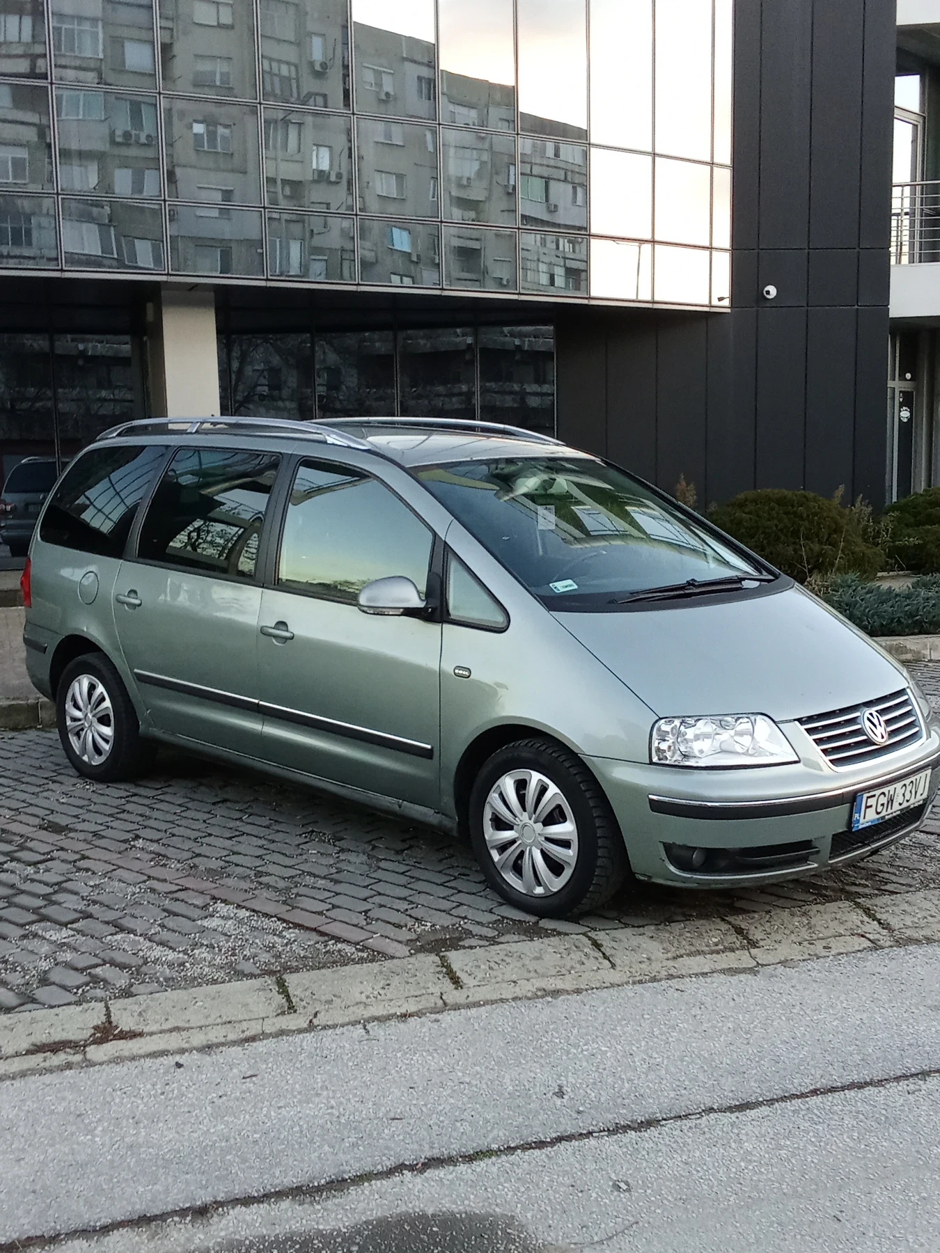 VW Sharan 1.9 Goal , снимка 2 - Автомобили и джипове - 54020110