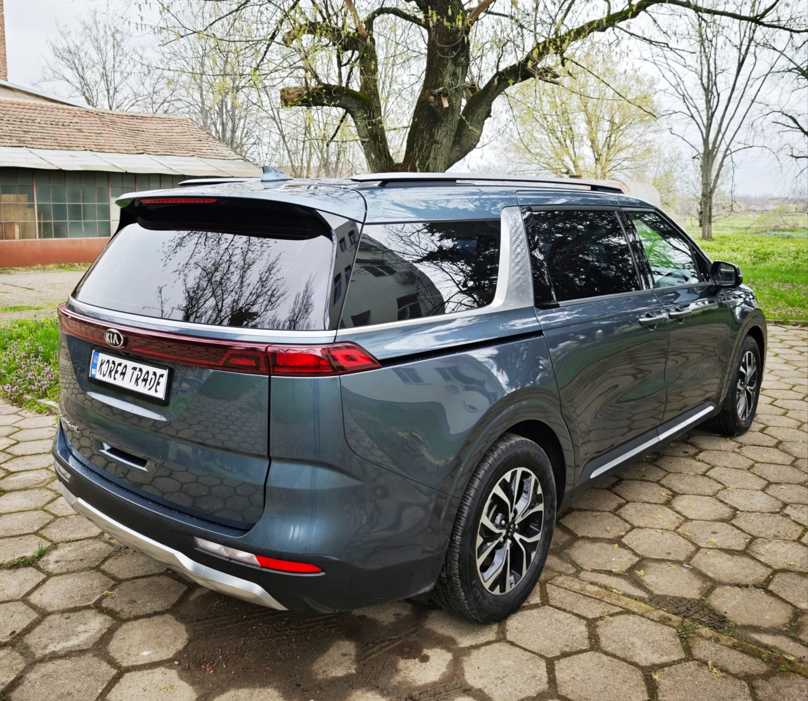 Kia Carnival 2.2 CRDI, снимка 4 - Автомобили и джипове - 54079298