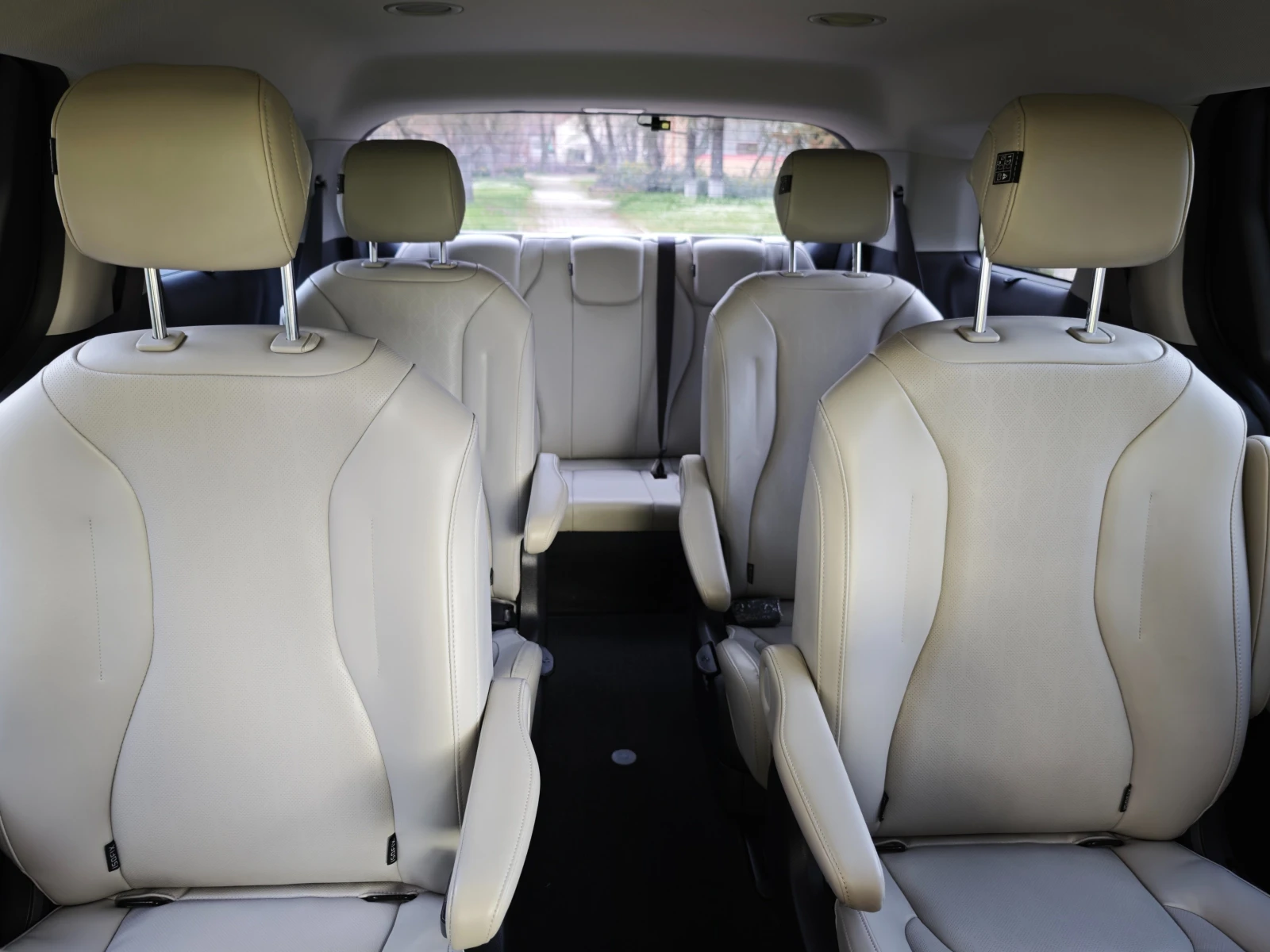 Kia Carnival 2.2 CRDI, снимка 17 - Автомобили и джипове - 54079298