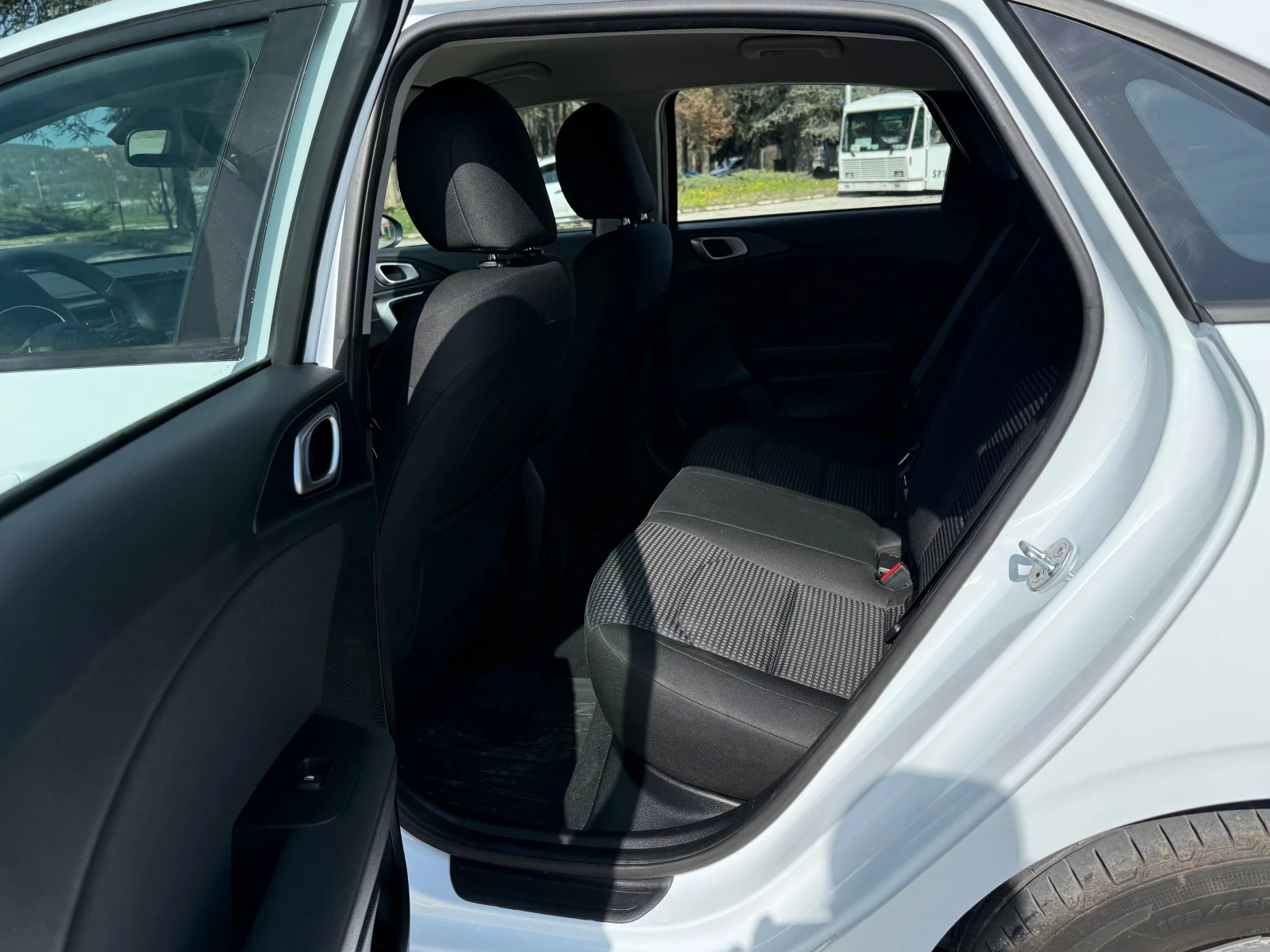 Kia Ceed 1.4 99p.s, снимка 12 - Автомобили и джипове - 54082157