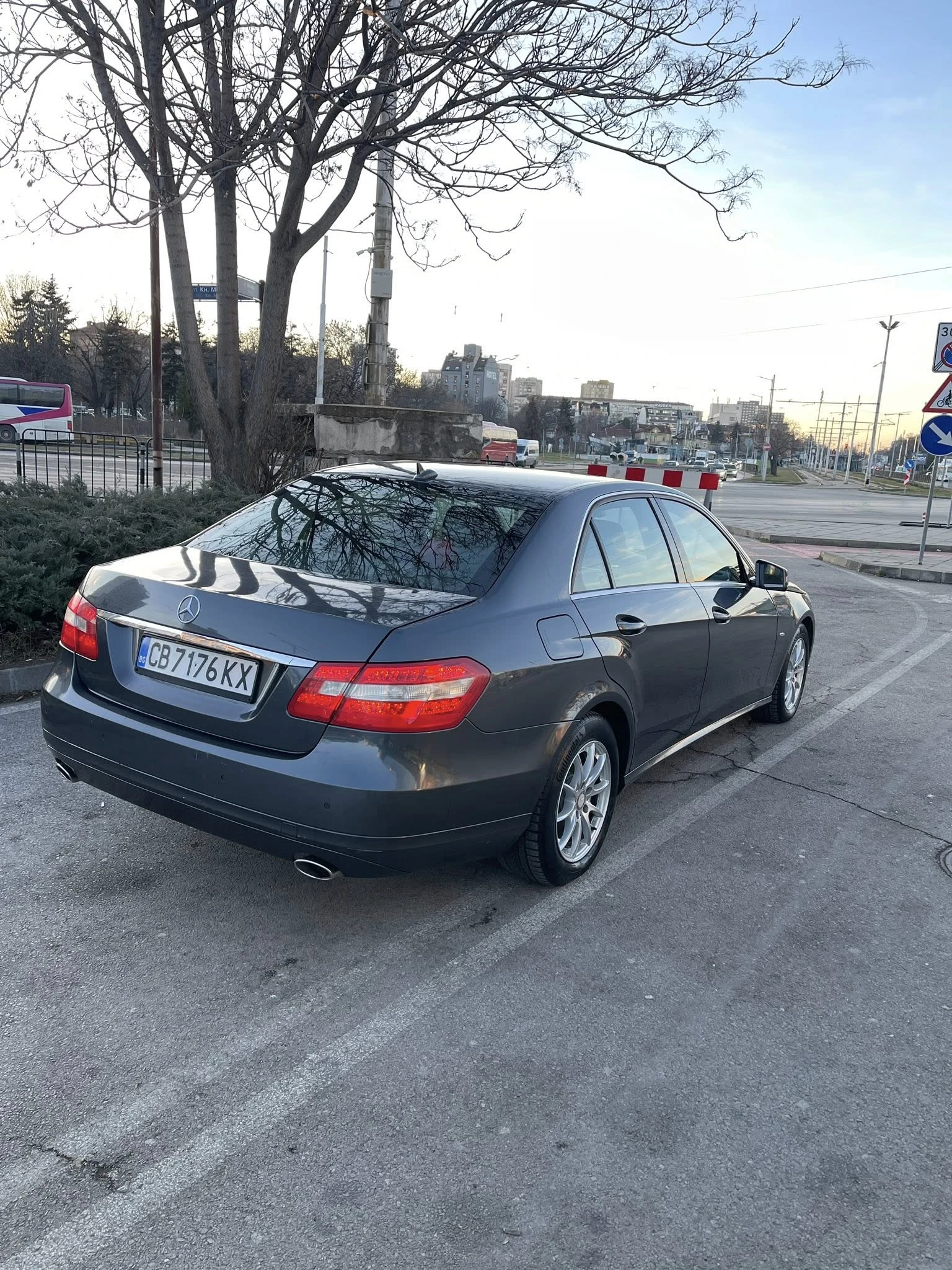 Mercedes-Benz E 350 CDI BlueEfficiency, снимка 10 - Автомобили и джипове - 54267271