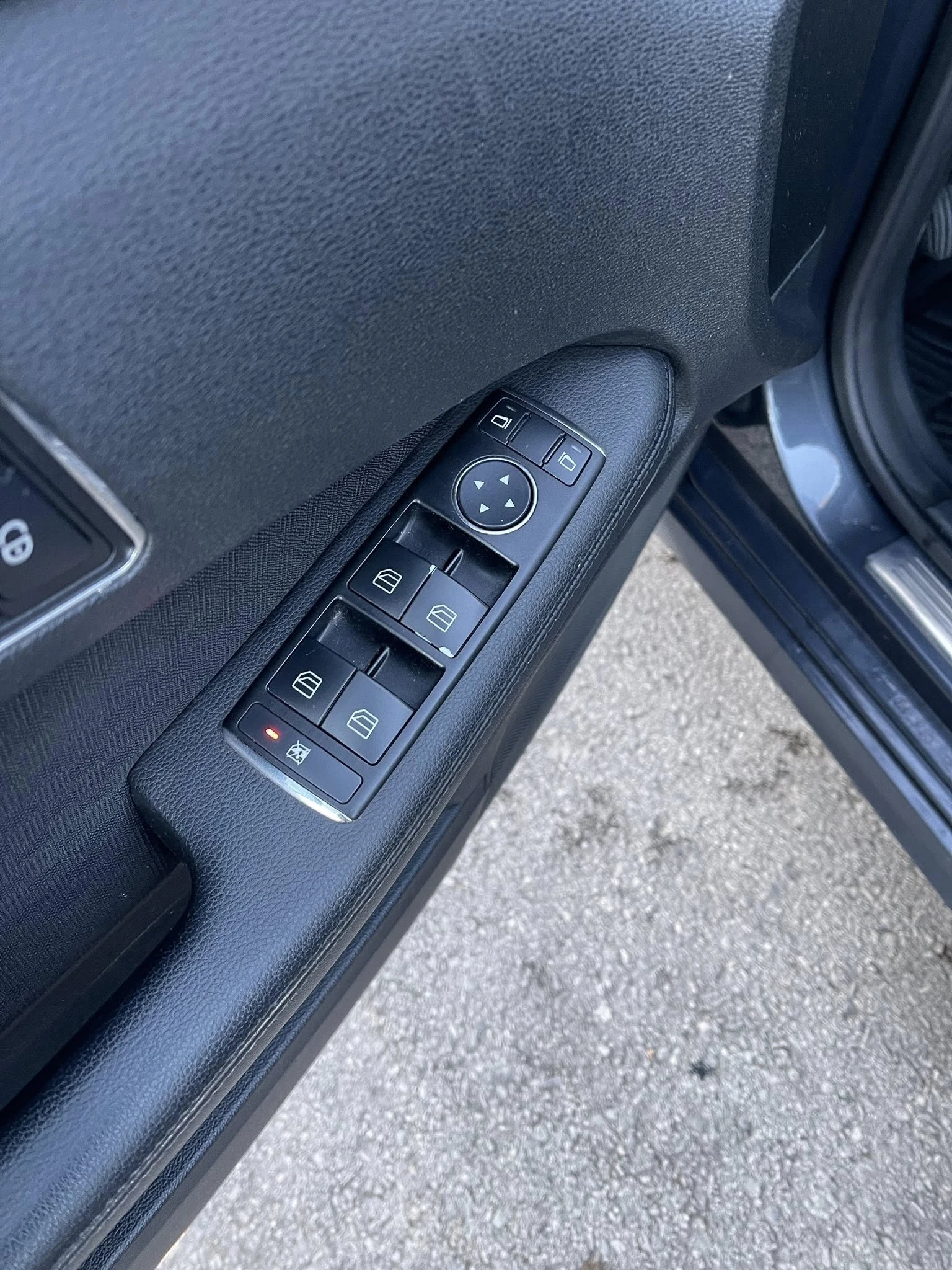 Mercedes-Benz E 350 CDI BlueEfficiency, снимка 7 - Автомобили и джипове - 54267271