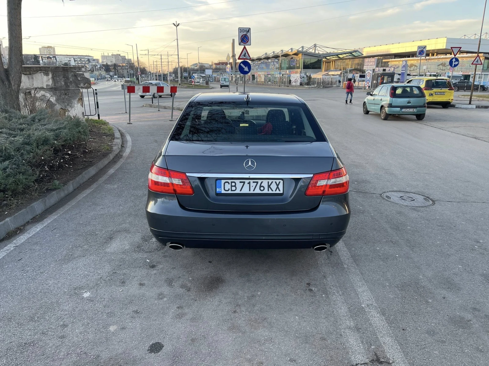 Mercedes-Benz E 350 CDI BlueEfficiency, снимка 2 - Автомобили и джипове - 54267271