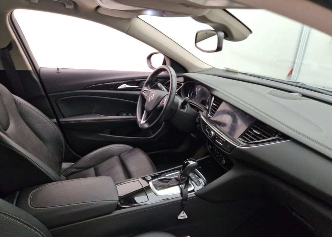 Opel Insignia Grand Sport 1.5 Turbo D, снимка 10 - Автомобили и джипове - 54219562