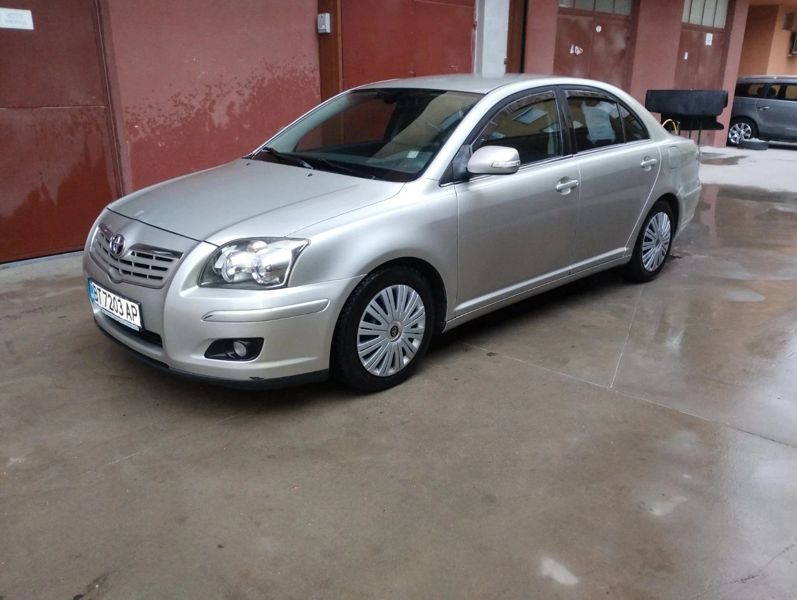 Toyota Avensis, снимка 16 - Автомобили и джипове - 54547099