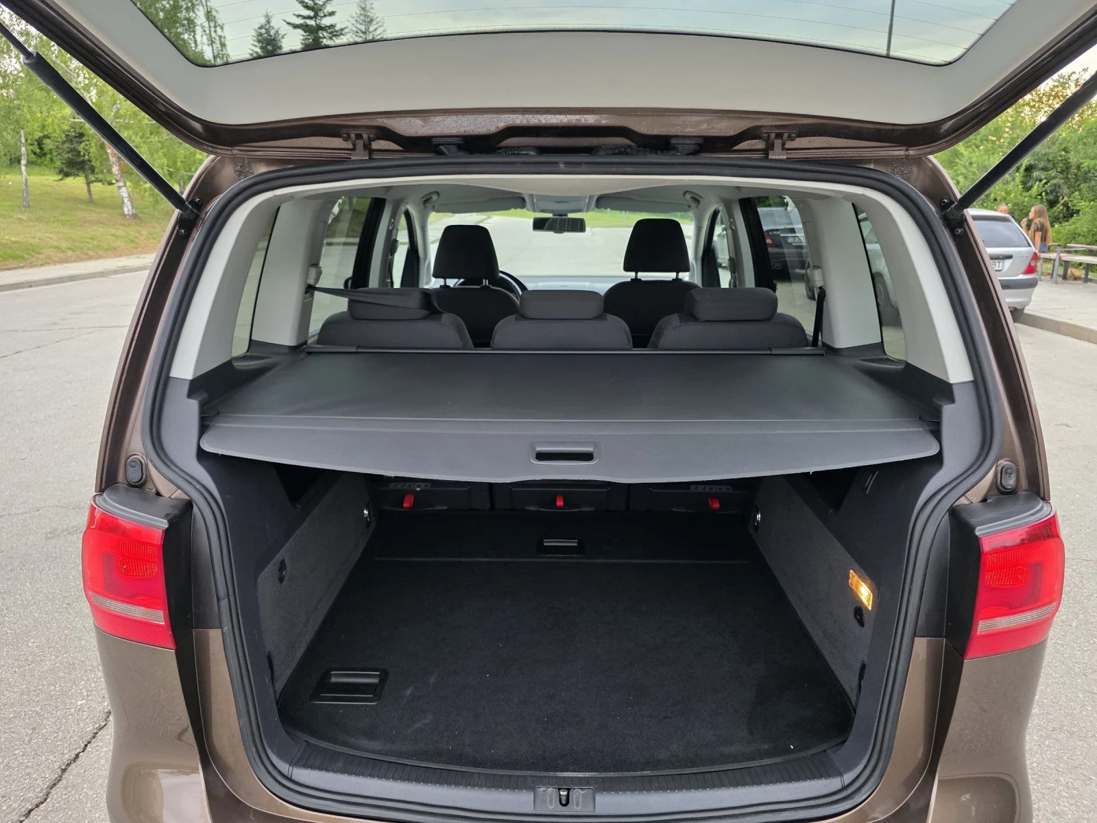 VW Touran 2.0TDi Cross, снимка 17 - Автомобили и джипове - 55383115