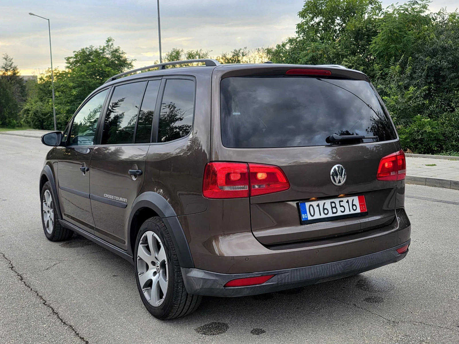 VW Touran 2.0TDi Cross, снимка 6 - Автомобили и джипове - 55383115