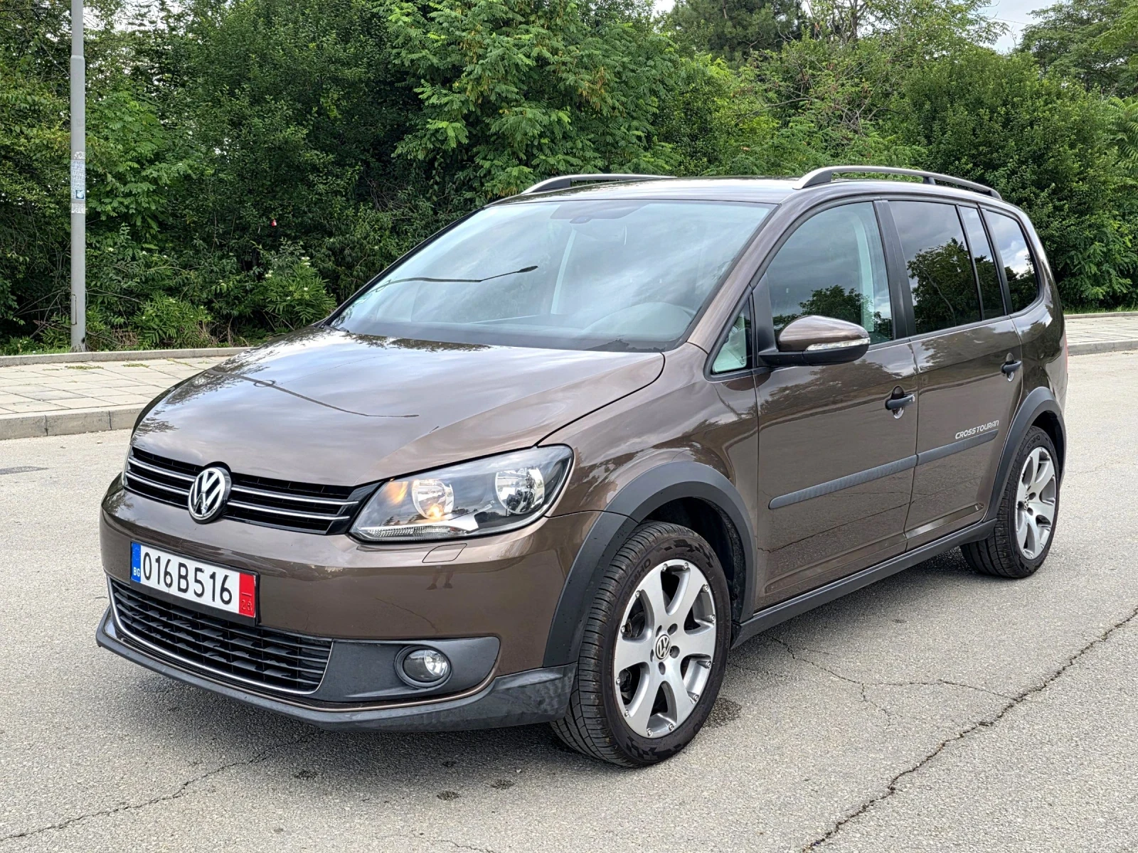 VW Touran 2.0TDi Cross, снимка 8 - Автомобили и джипове - 55383115