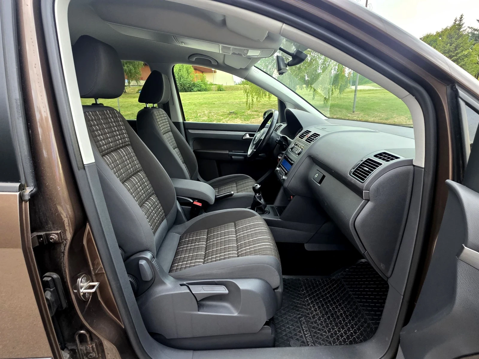 VW Touran 2.0TDi Cross, снимка 11 - Автомобили и джипове - 55383115