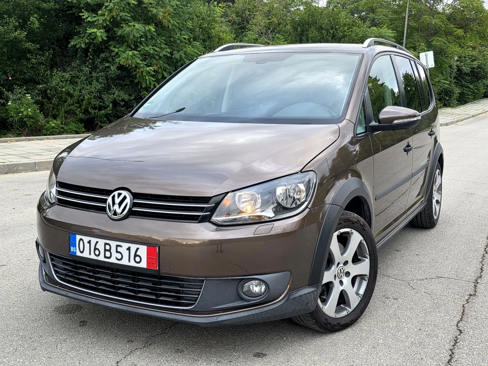 VW Touran 2.0TDi Cross, снимка 2 - Автомобили и джипове - 55383115