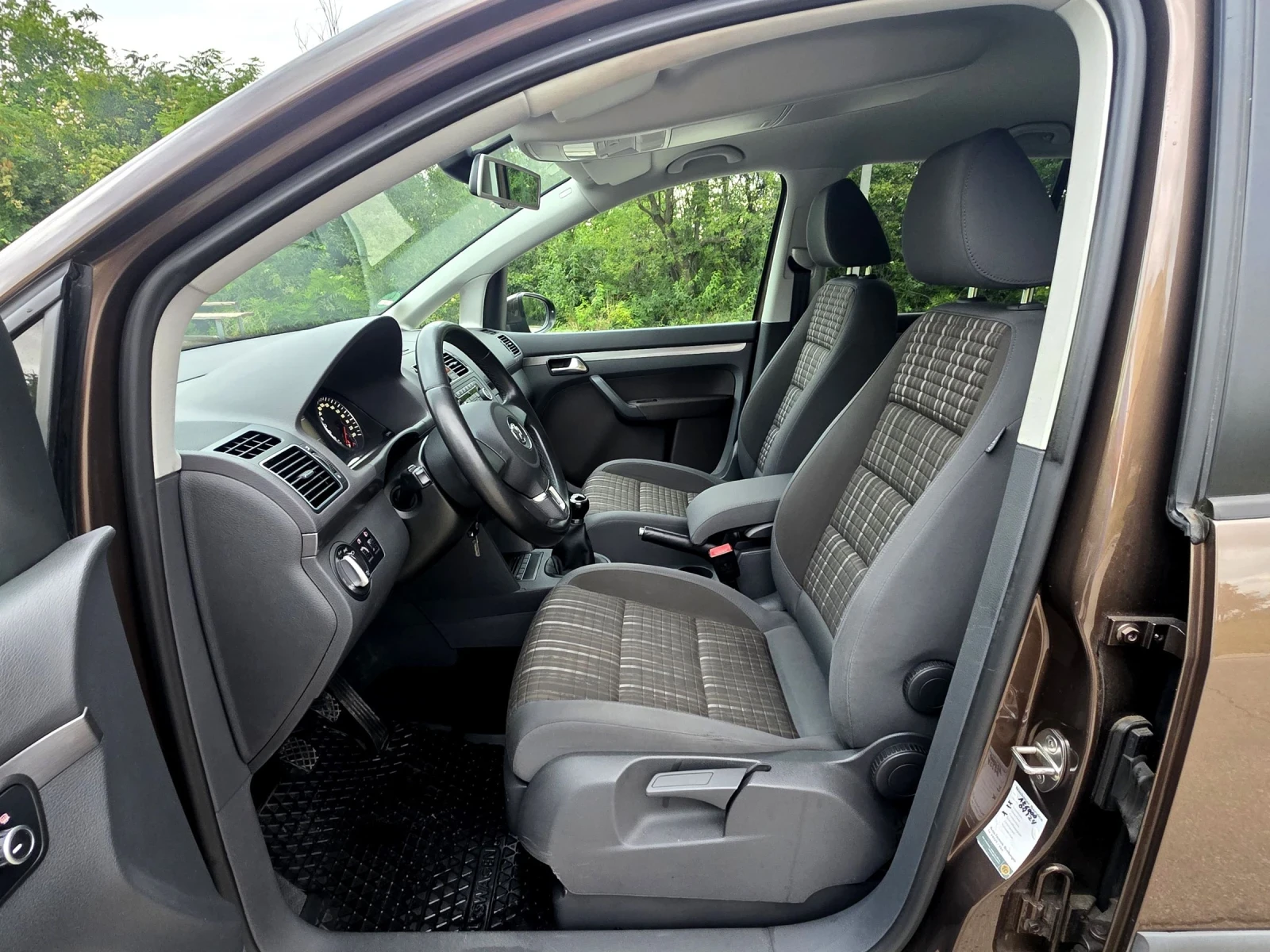 VW Touran 2.0TDi Cross, снимка 12 - Автомобили и джипове - 55383115