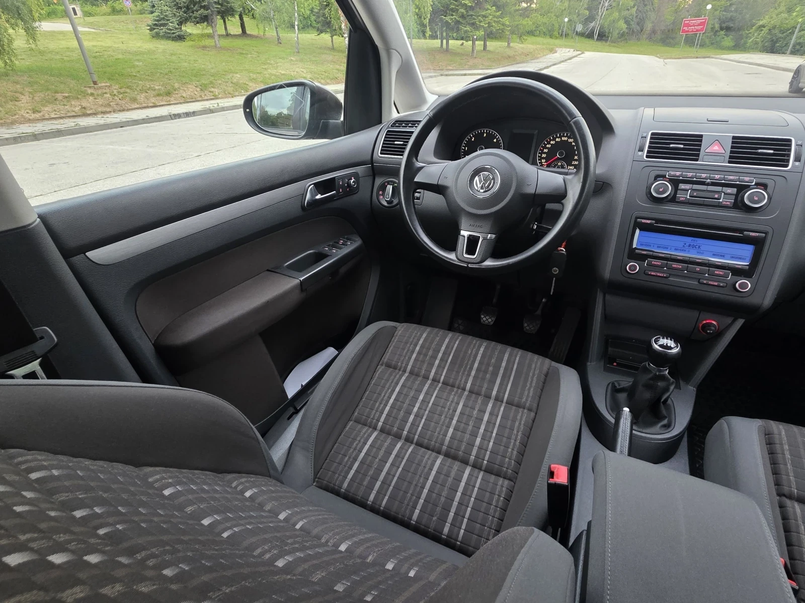 VW Touran 2.0TDi Cross, снимка 13 - Автомобили и джипове - 55383115