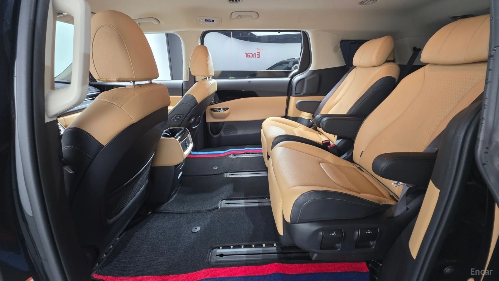Kia Carnival 3.5* NOBLESSE* ПОДГРЕВ* ОБДУХВАНЕ* 360* , снимка 15 - Автомобили и джипове - 55680450