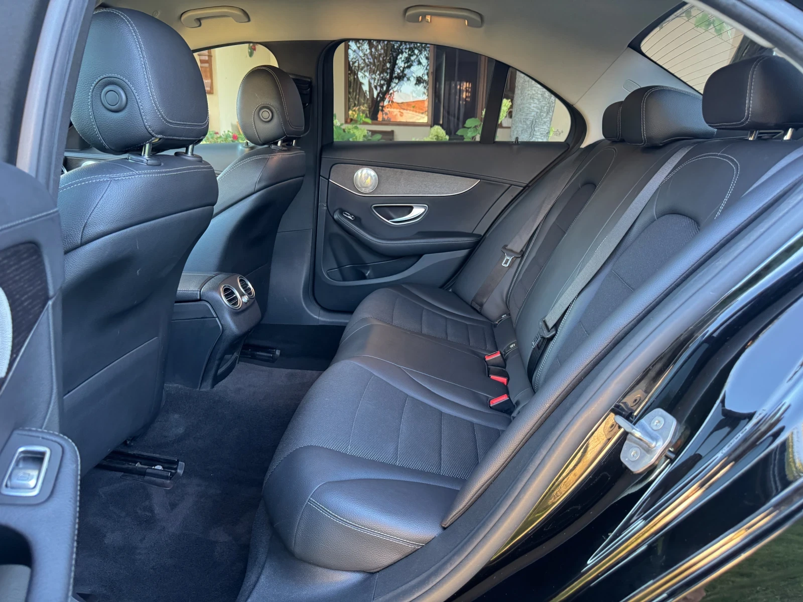Mercedes-Benz C 220 AMG * Facelift * CarPlay * Burmester * OM654, снимка 14 - Автомобили и джипове - 55970630