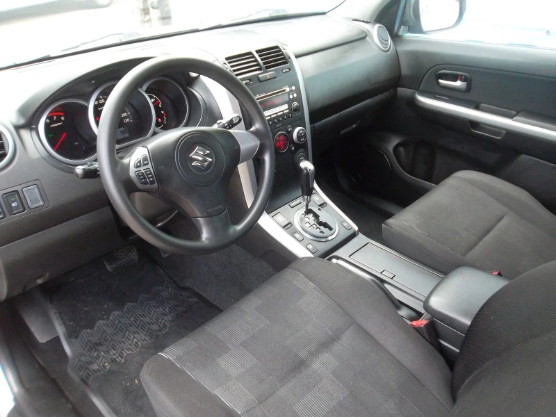 Suzuki Grand vitara 2.4 AVTOMATIK 3врати, снимка 7 - Автомобили и джипове - 42043264