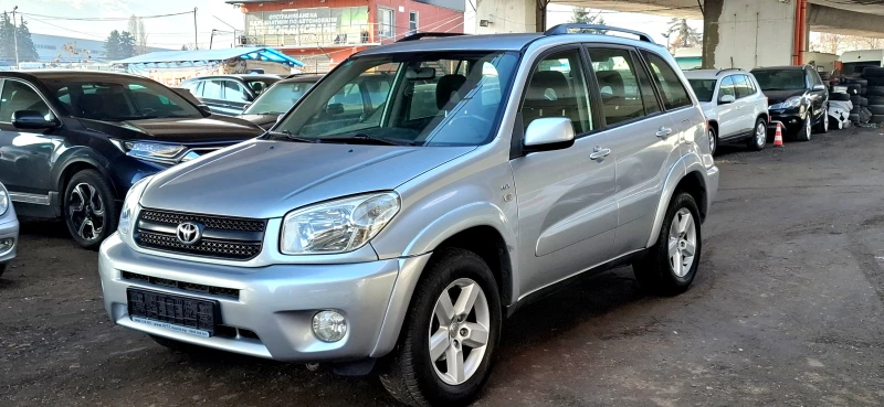 Toyota Rav4 ОТЛИЧНА!!!, снимка 1 - Автомобили и джипове - 48797465