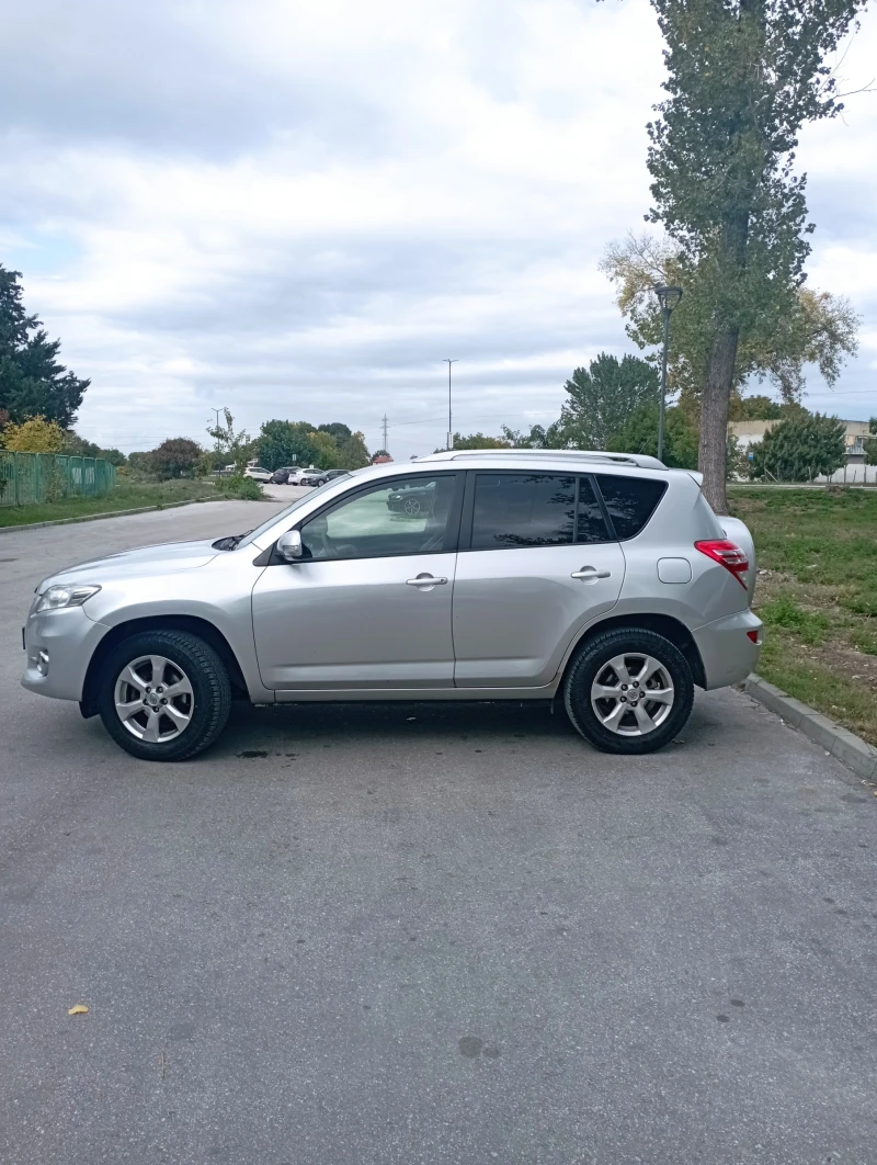 Toyota Rav4 D4D, снимка 4 - Автомобили и джипове - 52441047
