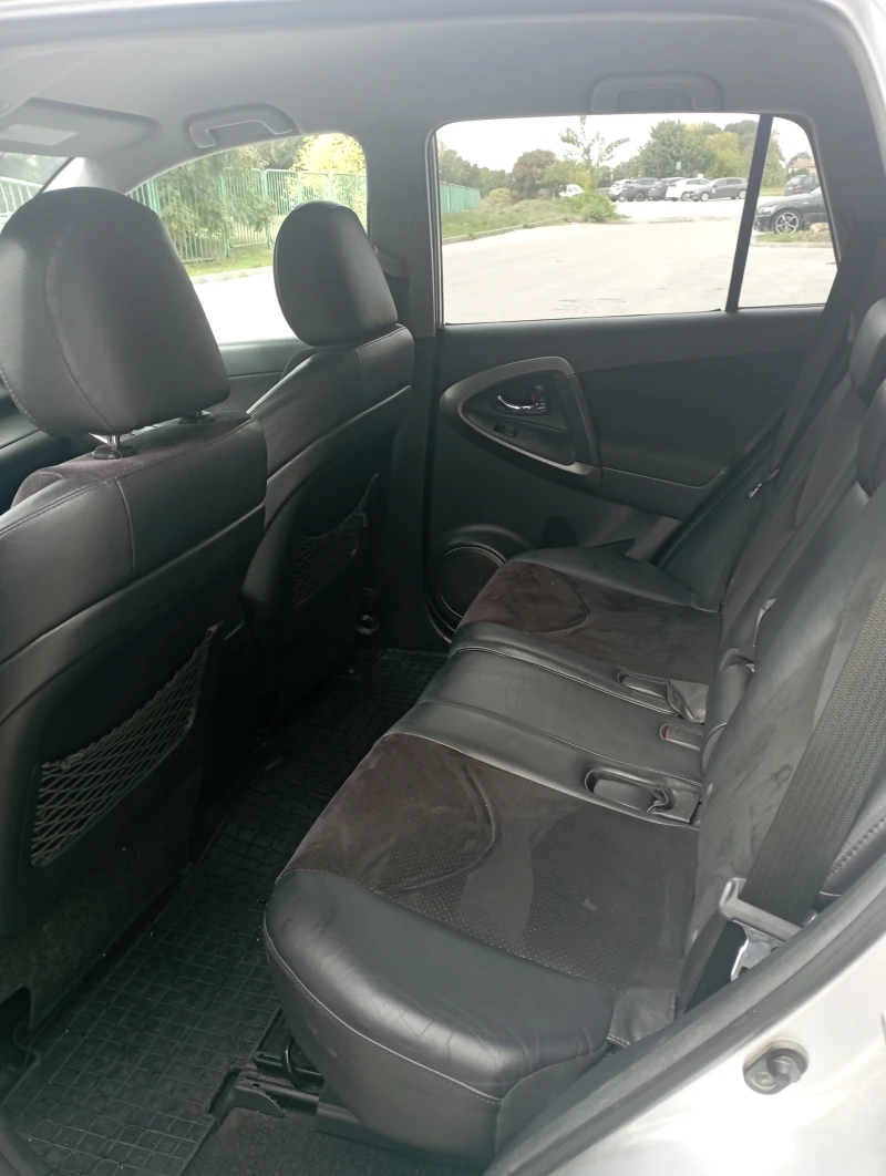 Toyota Rav4 D4D, снимка 13 - Автомобили и джипове - 52441047