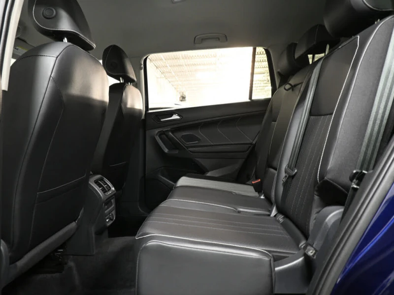 VW Tiguan Comfortline 4Motion * АвтоКредит* (ЦЕНА ДО БГ), снимка 13 - Автомобили и джипове - 52588807